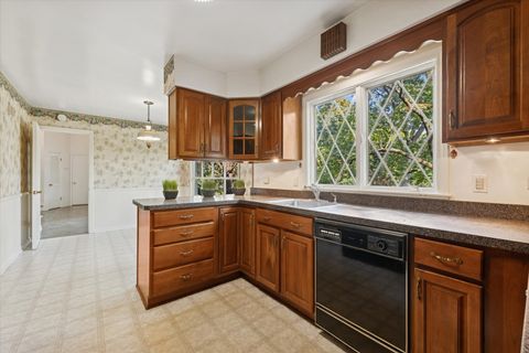 Tiny photo for 930 Harding Road, Hinsdale, IL 60521 (MLS # 12489527)