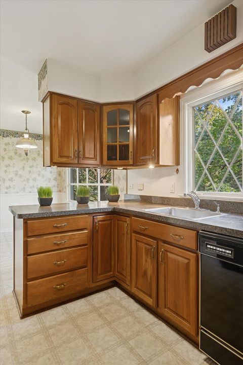 Tiny photo for 930 Harding Road, Hinsdale, IL 60521 (MLS # 12489527)
