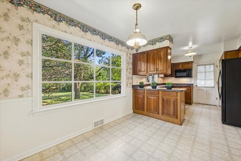 Tiny photo for 930 Harding Road, Hinsdale, IL 60521 (MLS # 12489527)