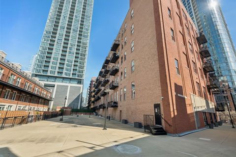 Tiny photo for 360 W ILLINOIS Street #5F, Chicago, IL 60654 (MLS # 12597312)