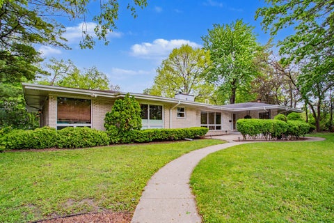 Tiny photo for 6503 N Longmeadow Avenue, Lincolnwood, IL 60712 (MLS # 12694176)
