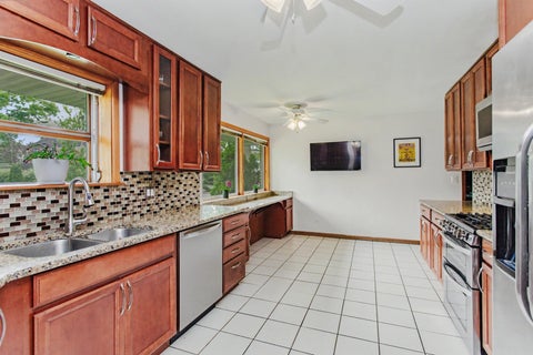 Tiny photo for 6503 N Longmeadow Avenue, Lincolnwood, IL 60712 (MLS # 12694176)