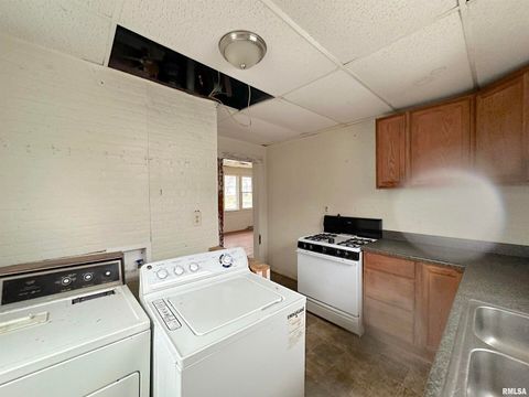 Tiny photo for 410 S ASH Street, Carbondale, IL 62901 (MLS # EB452050)