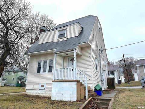 Photo of 410 S ASH Street, Carbondale, IL 62901 (MLS # EB452050)