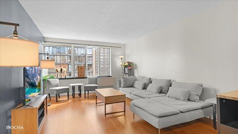 Tiny photo for 801 S Plymouth Court #809, Chicago, IL 60605 (MLS # 12493456)