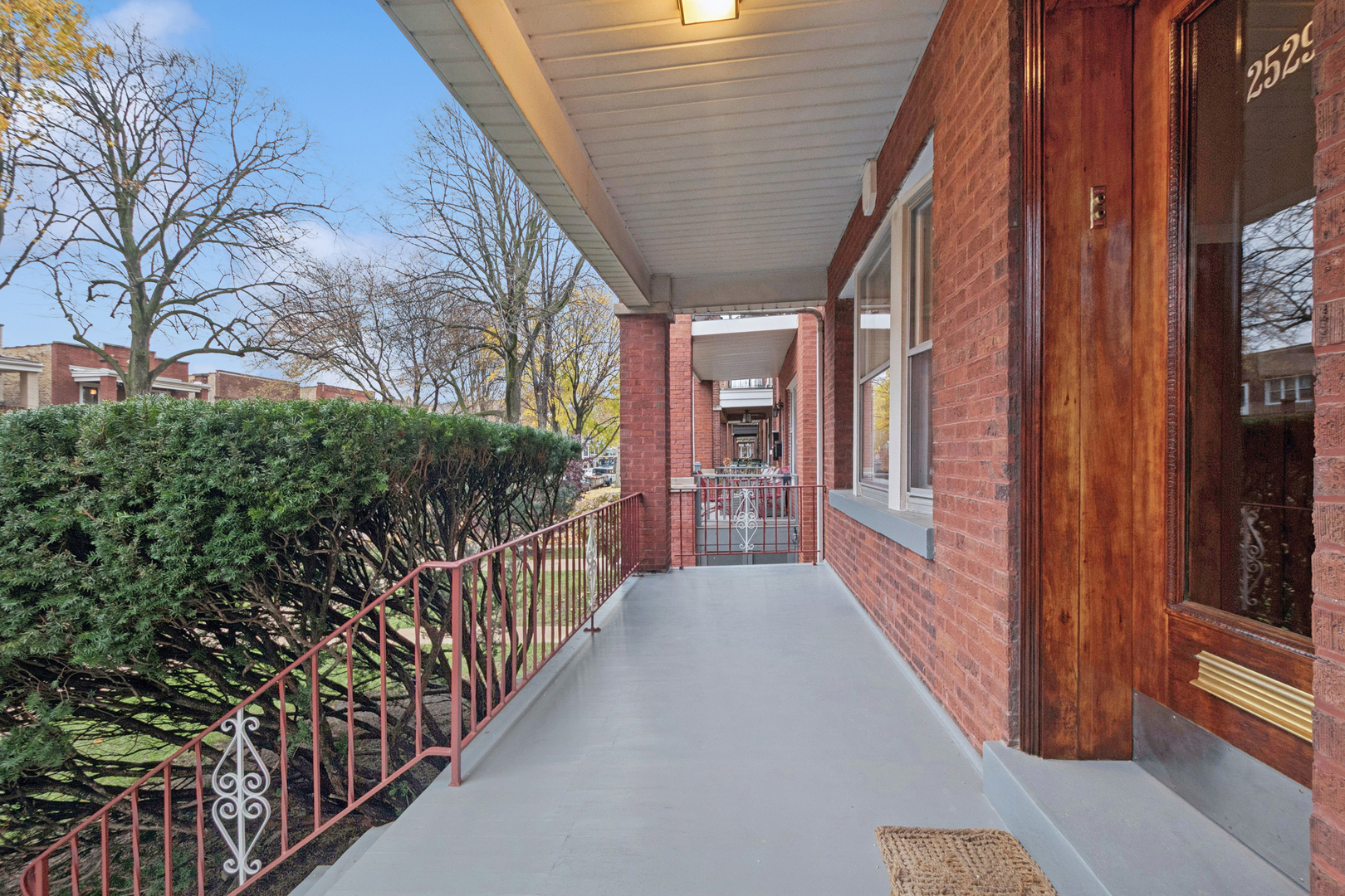 2529 W Hutchinson Street