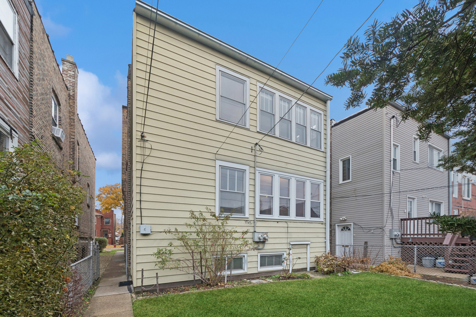 2529 W Hutchinson Street