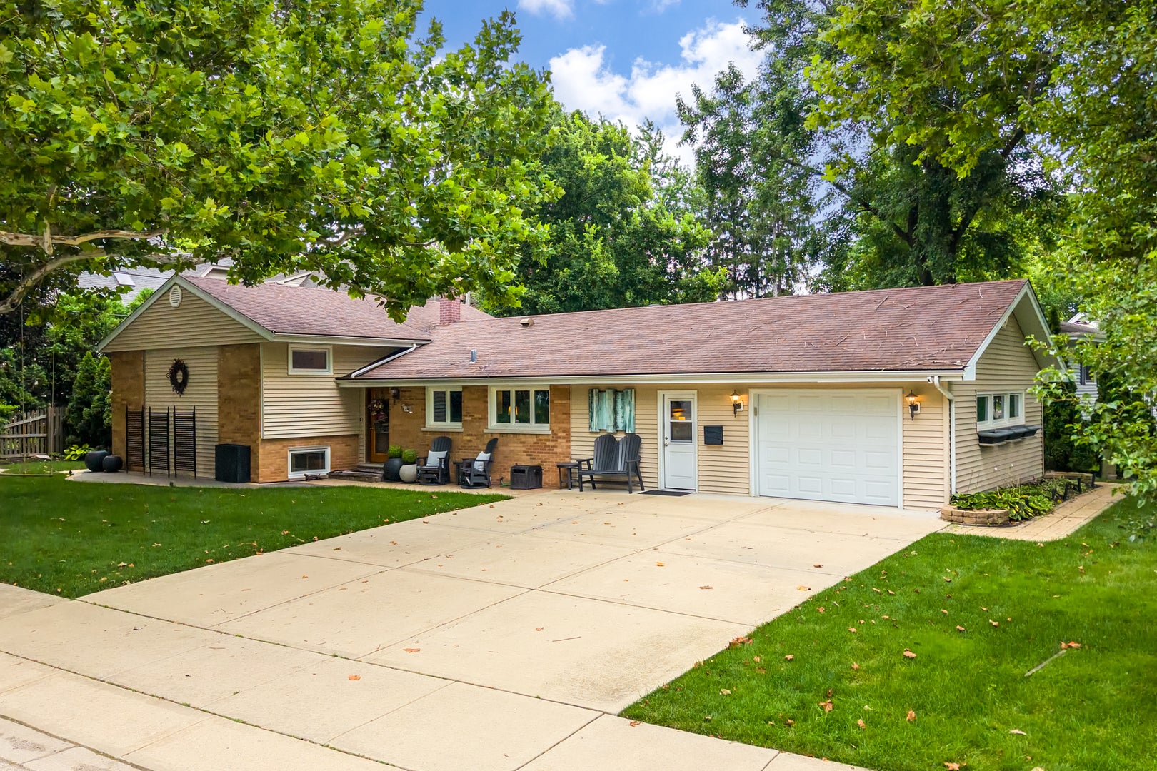 220 E Hillside Road