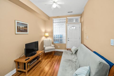 Tiny photo for 6703 N Bosworth Avenue #A3, Chicago, IL 60626 (MLS # 12547601)