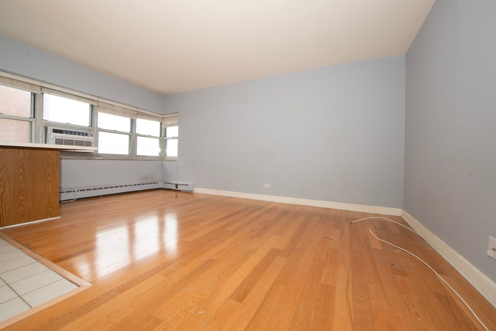 4950 N MARINE Drive 802