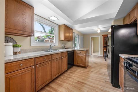 Tiny photo for 401 Hill Avenue, North Aurora, IL 60542 (MLS # 12618055)