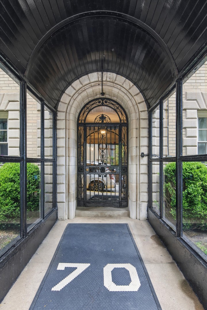 70 E Scott Street 306