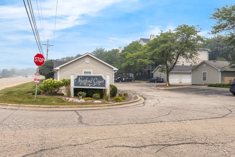 Tiny photo for 3275 Stratford Court #2-C, Lake Bluff, IL 60044 (MLS # 12706452)