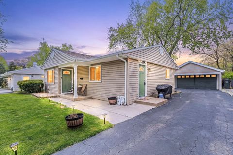 Photo of 52 Sparrow Road, Carpentersville, IL 60110 (MLS # 12634716)