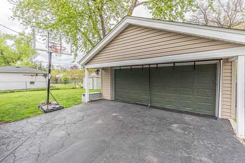 Tiny photo for 52 Sparrow Road, Carpentersville, IL 60110 (MLS # 12634716)