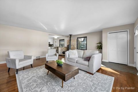 Tiny photo for 215 Sunset Terrace, Crystal Lake, IL 60014 (MLS # 12517254)