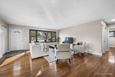 Tiny photo for 215 Sunset Terrace, Crystal Lake, IL 60014 (MLS # 12517254)