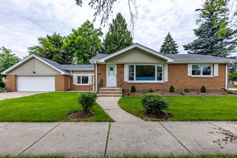 Photo of 795 E 163rd Street, South Holland, IL 60473 (MLS # 12745126)