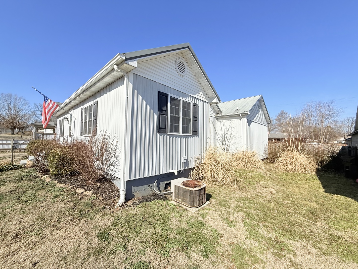 233 W Mcclernand Avenue