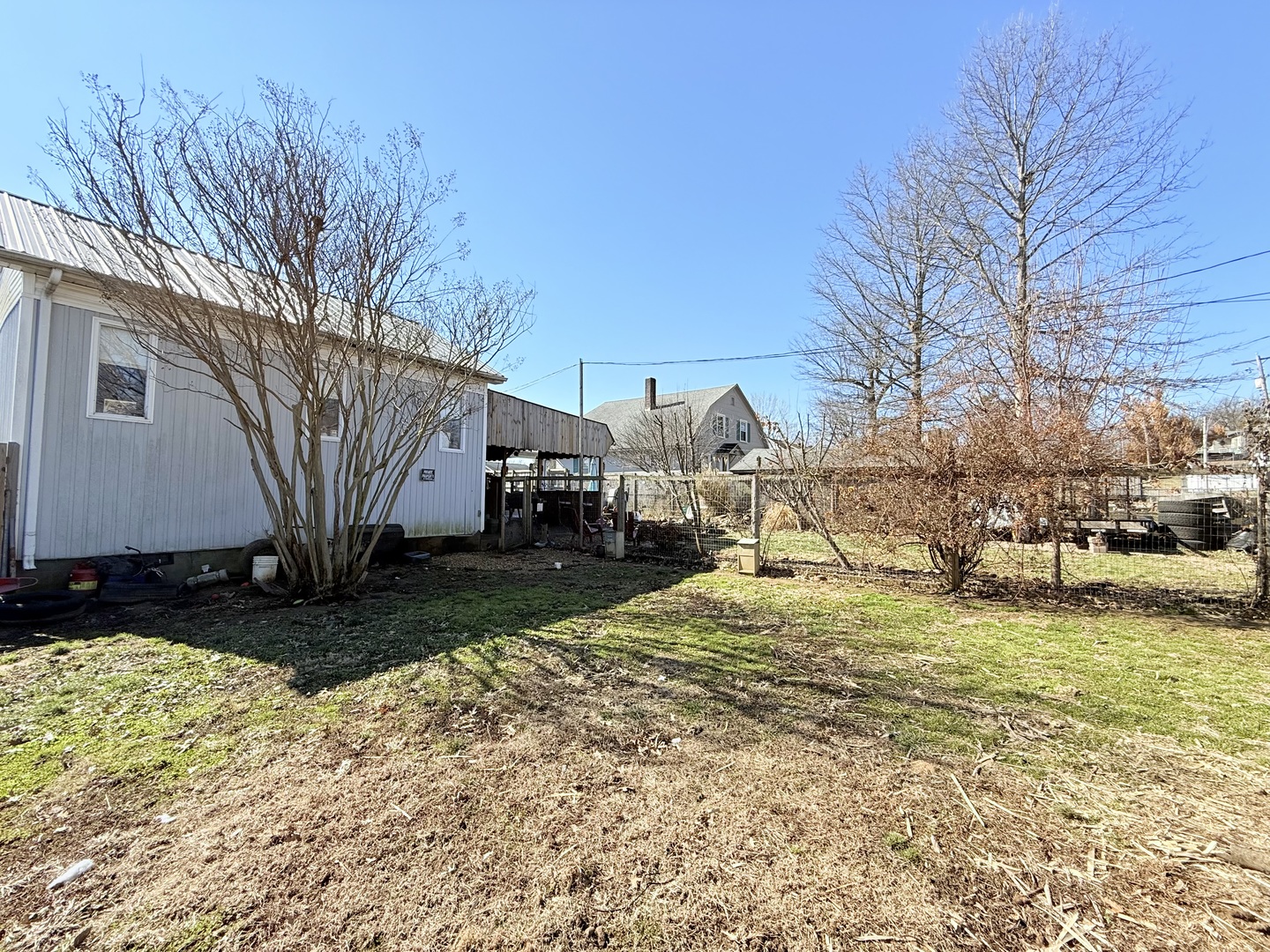 233 W Mcclernand Avenue