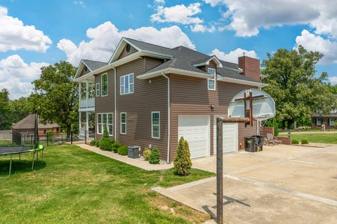 Tiny photo for 205 Fairway Drive, Harrisburg, IL 62946 (MLS # 12649276)