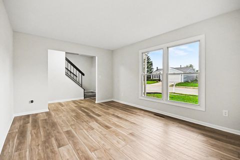 Tiny photo for 2400 Marigold Court, Aurora, IL 60506 (MLS # 12626777)