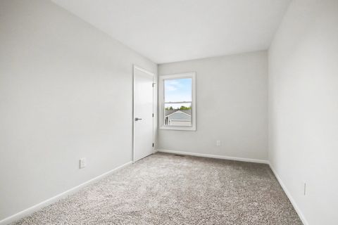 Tiny photo for 2400 Marigold Court, Aurora, IL 60506 (MLS # 12626777)
