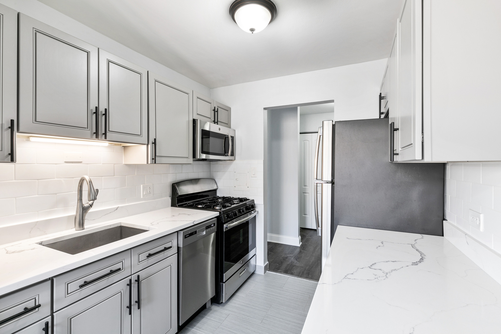 5534 N Kenmore Avenue 407