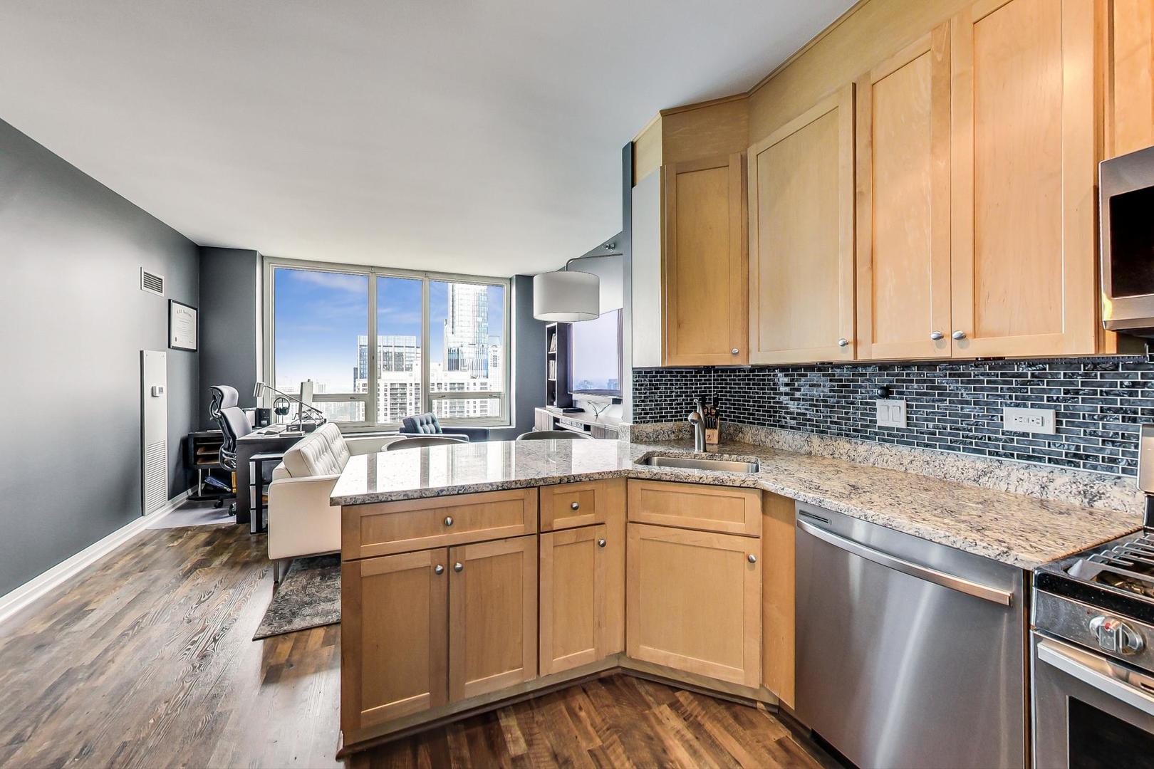 33 W Ontario Street 51G