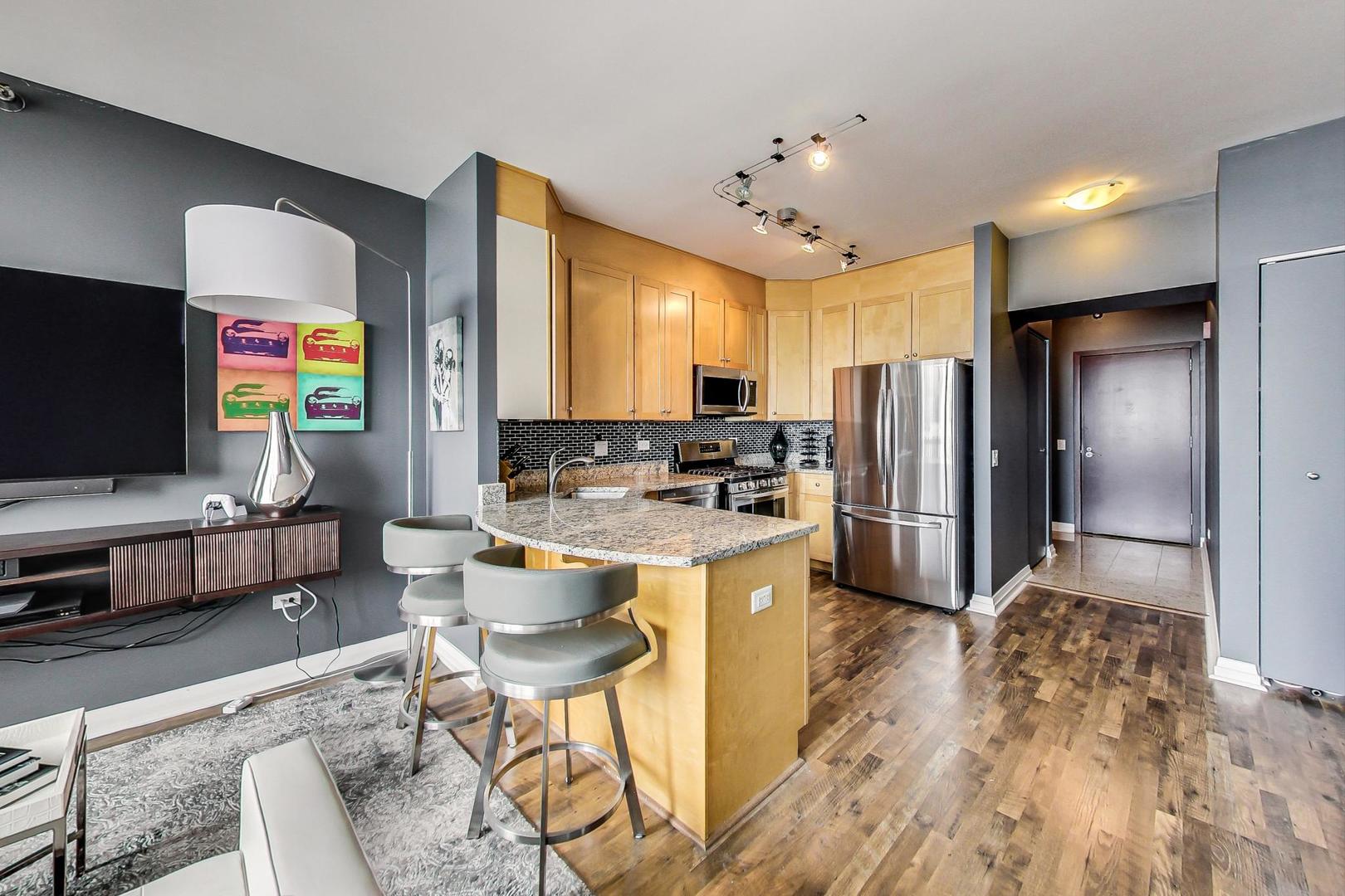 33 W Ontario Street 51G