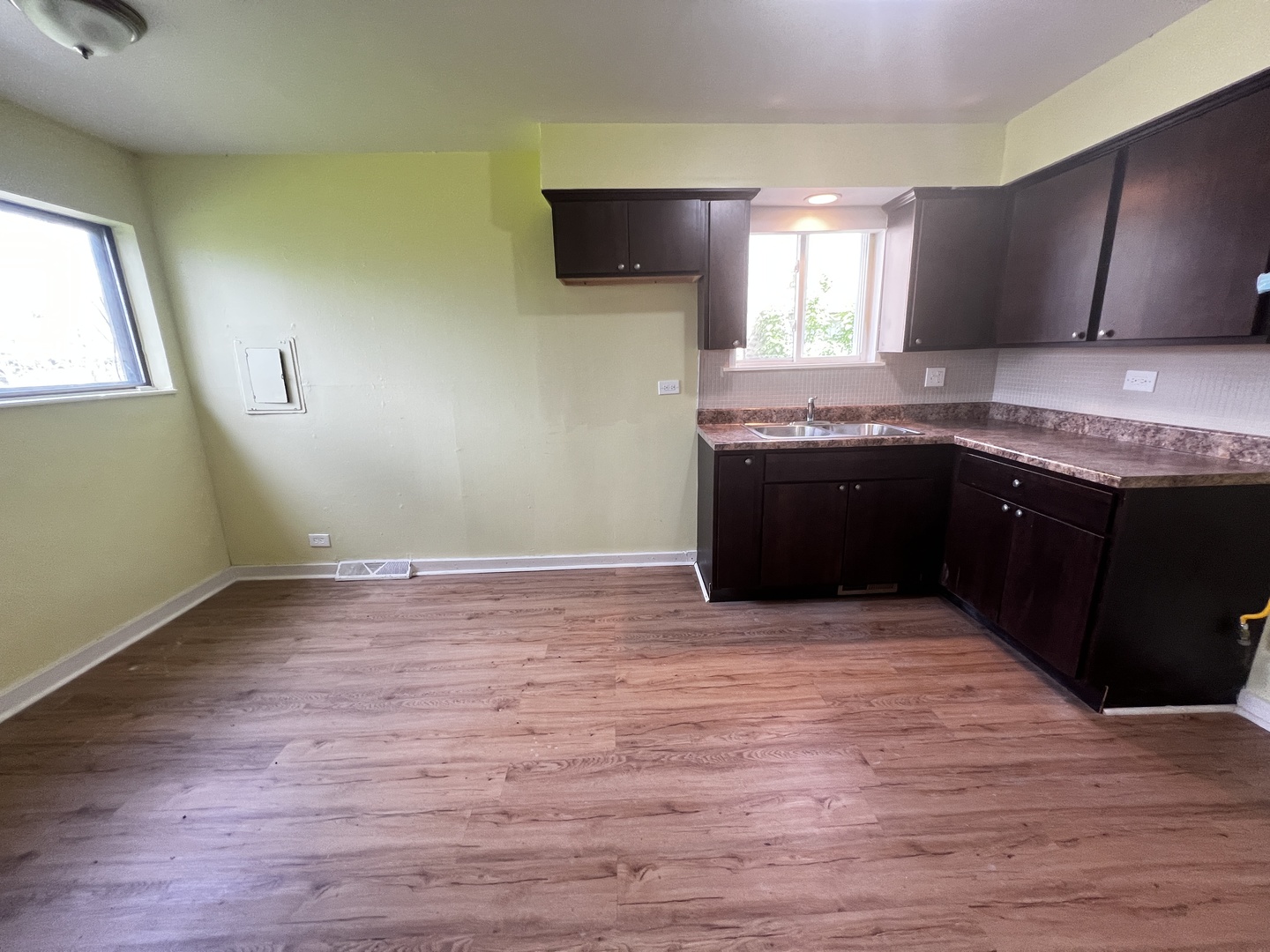 433 W HICKORY Street Unit 1, Chicago Heights, IL 60411 — MLS #12123580 — photo 5 of 16