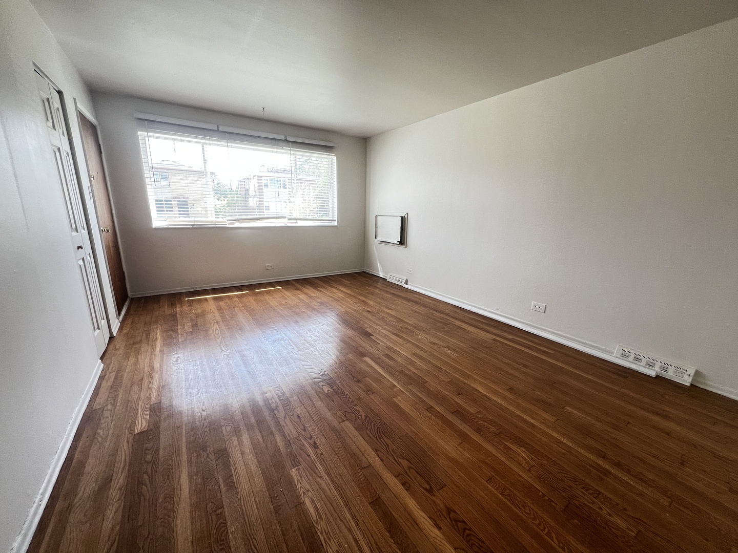 433 W HICKORY Street Unit 1, Chicago Heights, IL 60411 — MLS #12123580 — photo 2 of 16