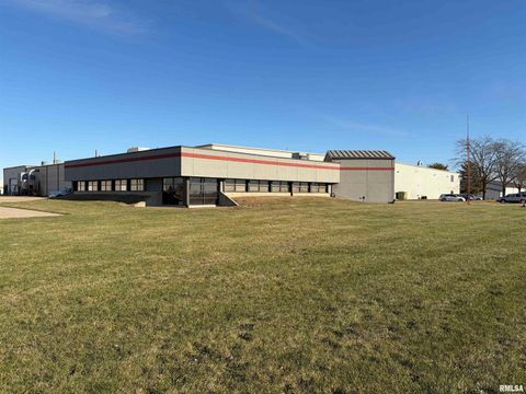 1500 W 76TH Street Davenport IA 52806