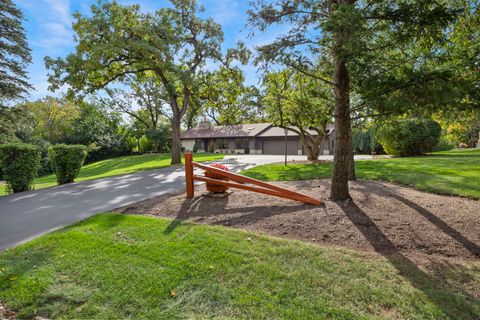 Tiny photo for 1007 BEAU BRUMMEL Drive, Sleepy Hollow, IL 60118 (MLS # 12498379)