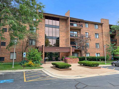 Photo of 7515 Nantucket Drive #404, Darien, IL 60561 (MLS # 12492664)