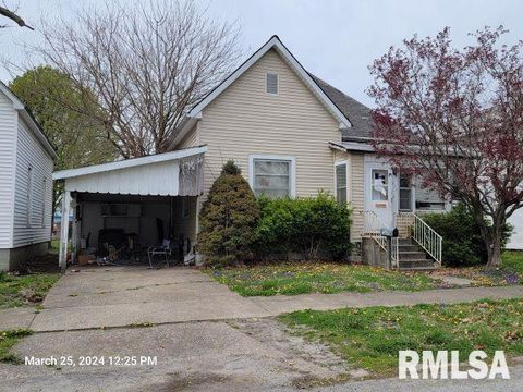 Photo of 617 N 14TH Street, Herrin, IL 62948 (MLS # EB459566)