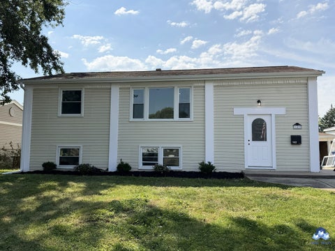 Photo of 142 Adobe Circle, Carpentersville, IL 60110 (MLS # 12709383)