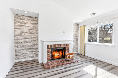 Tiny photo for 125 CLEVELAND Court #M2, Schaumburg, IL 60193 (MLS # 12598401)