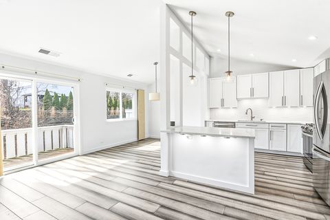 Tiny photo for 125 CLEVELAND Court #M2, Schaumburg, IL 60193 (MLS # 12598401)