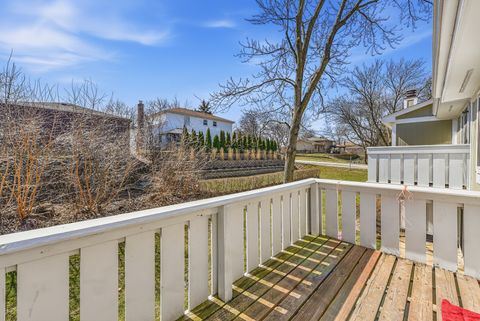 Tiny photo for 125 CLEVELAND Court #M2, Schaumburg, IL 60193 (MLS # 12598401)