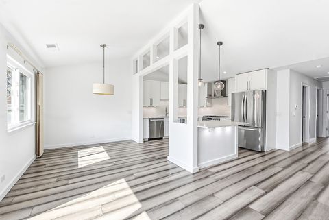 Tiny photo for 125 CLEVELAND Court #M2, Schaumburg, IL 60193 (MLS # 12598401)