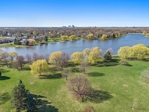 Tiny photo for 805 Leicester Road #211, Elk Grove Village, IL 60007 (MLS # 12584736)