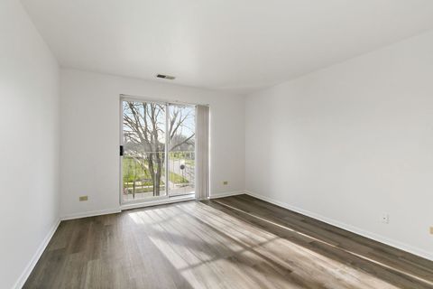 Tiny photo for 805 Leicester Road #211, Elk Grove Village, IL 60007 (MLS # 12584736)