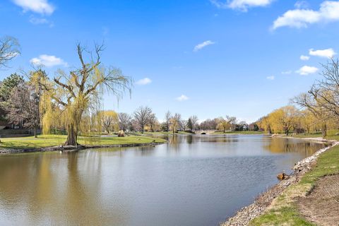 Tiny photo for 805 Leicester Road #211, Elk Grove Village, IL 60007 (MLS # 12584736)