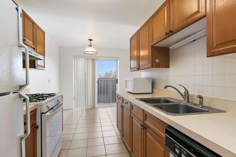 Tiny photo for 805 Leicester Road #211, Elk Grove Village, IL 60007 (MLS # 12584736)