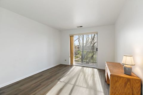 Tiny photo for 805 Leicester Road #211, Elk Grove Village, IL 60007 (MLS # 12584736)