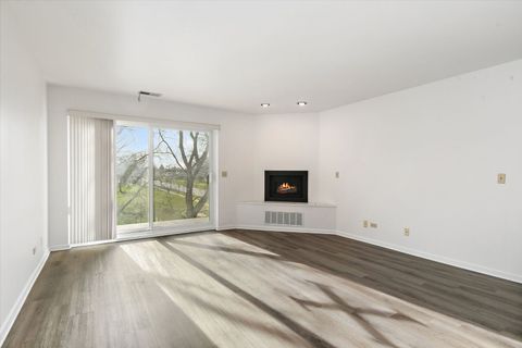 Tiny photo for 805 Leicester Road #211, Elk Grove Village, IL 60007 (MLS # 12584736)