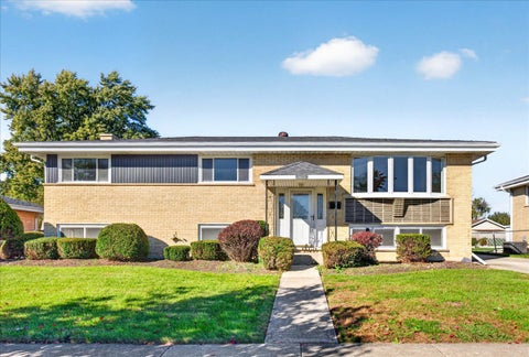 Photo of 565 Arlene Drive, Wood Dale, IL 60191 (MLS # 12786262)