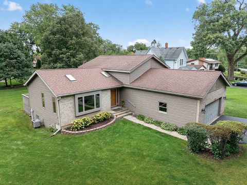 Photo of 458 Lake Avenue, Crystal Lake, IL 60014 (MLS # 12455551)