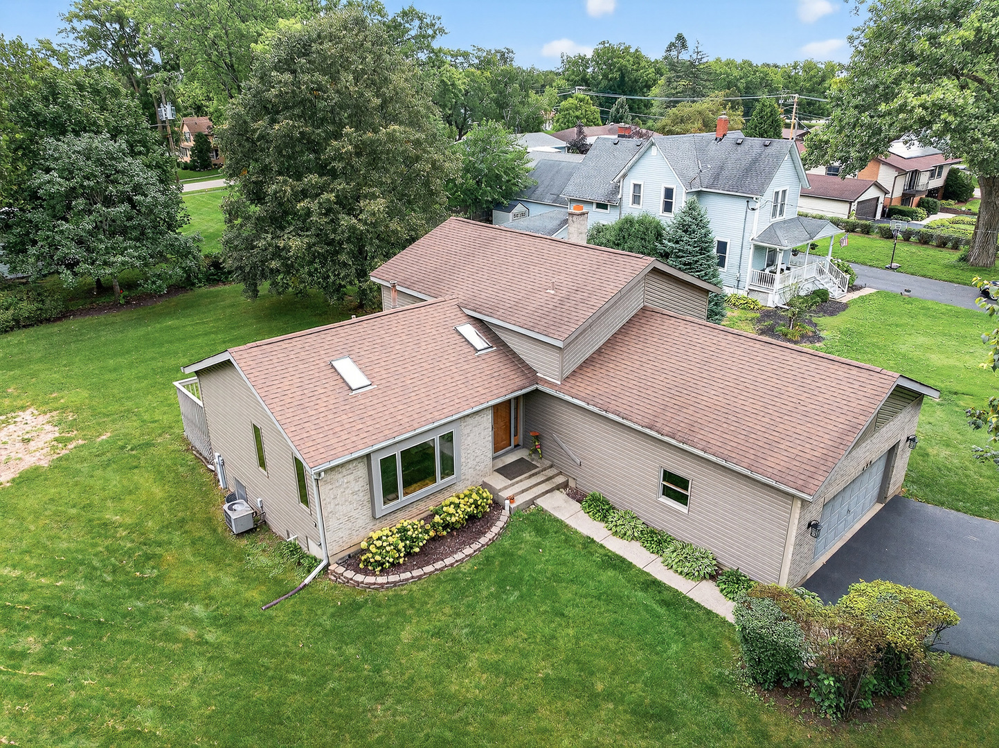 458 Lake Avenue